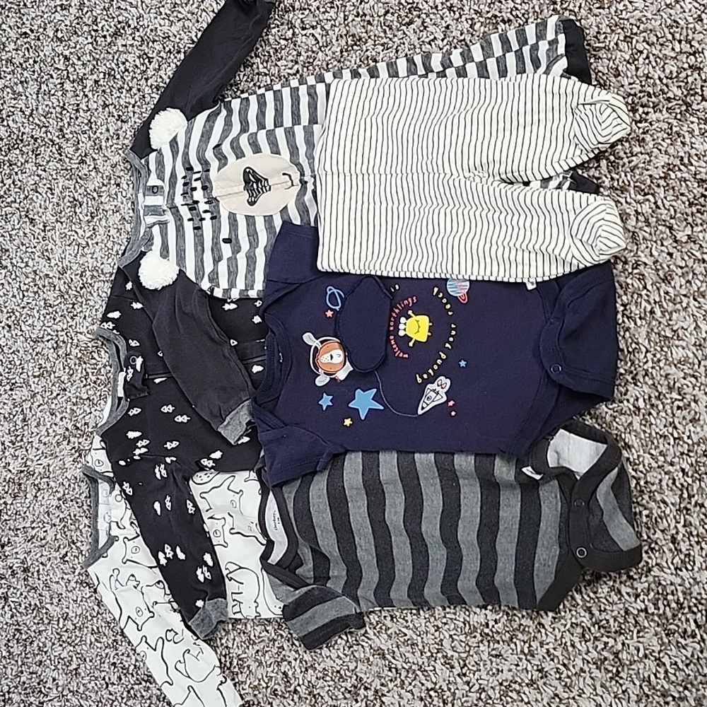 6 Pcs. Gerber Newborn and 0-3 Month Baby Clothes